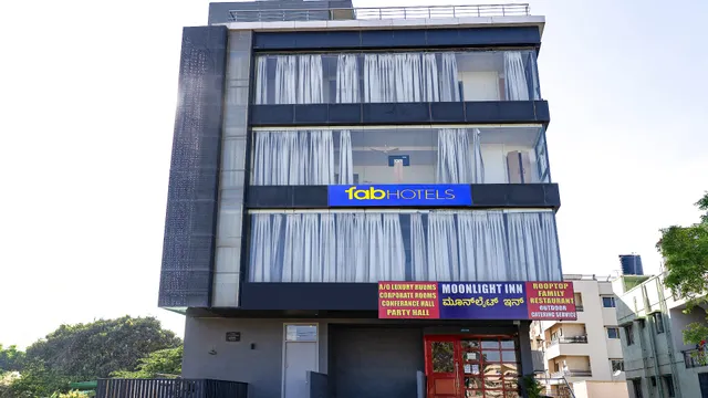 FabHotel Moonlight Inn
