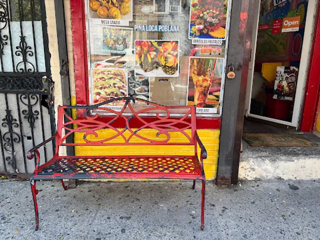 Piñas Locas Poblanas Juice Bar Yasmin & Sisters