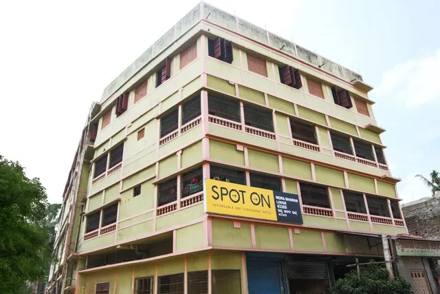 SPOT ON 43309 Indra Bhawan Lodge