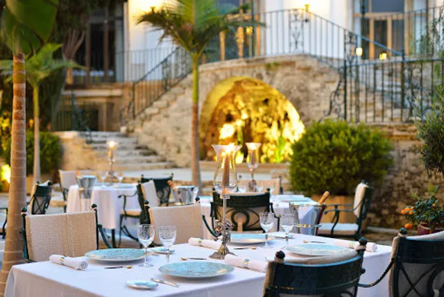 Restaurant Candlelight by Romain Fornell