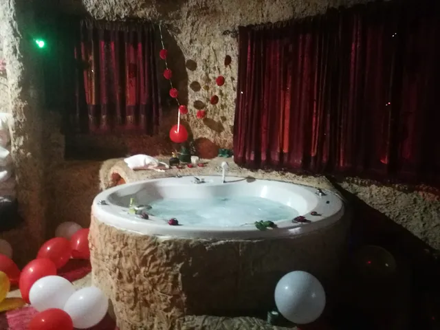 אלאדין - בקתות ומערות