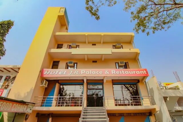 OYO 79072 J R Palace