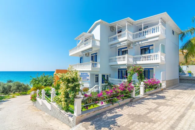 Hotel Mesogeios 2000