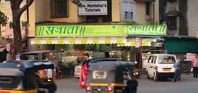 Sanataa Snacks and Sweets | Authentic Maharashtrian Food | Dahisar | sabudana khichdi | Thal peeth | Misal Pav | Borivali