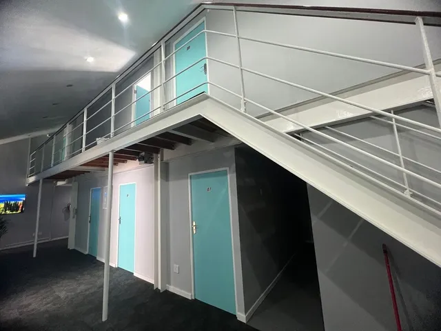 M&B Backpackers Accommodation