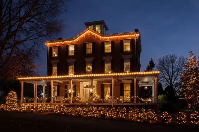 Brite Nites | Holiday & Outdoor Lighting