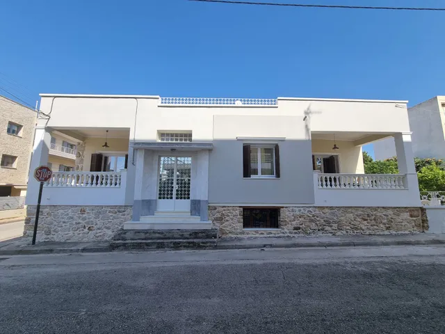 Hall Apartments & Rooms - by Avelink