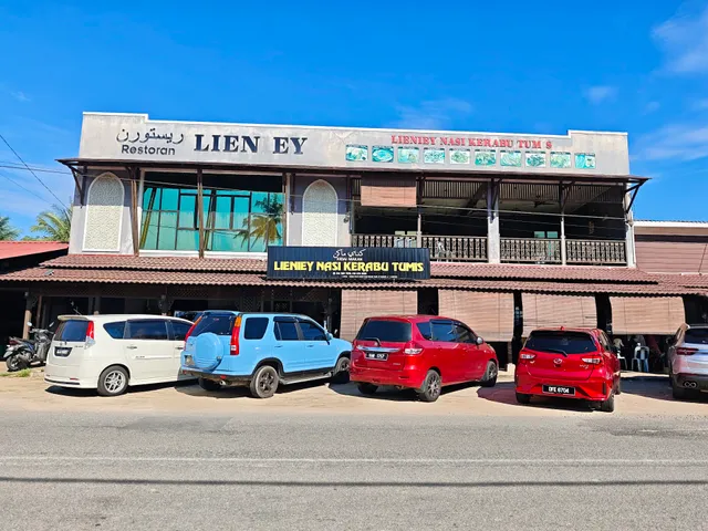 Lieniey Nasi Kerabu Tumis @ Jalan Bukit Marak