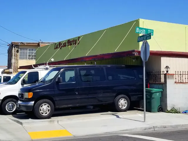 La Raza Party Supplies