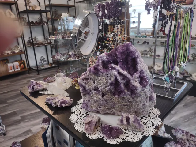 AMETHYST COUNTRY ROCK & GIFT SHOP