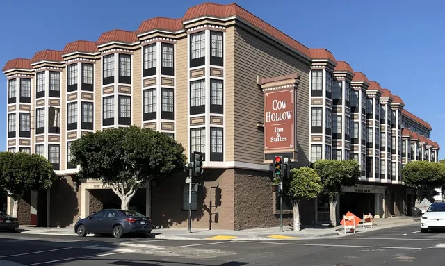 Cow Hollow Motor Inn