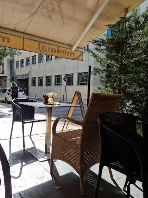 Minimal Cafe