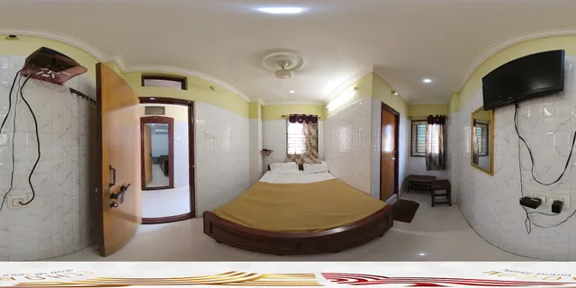 Hotel Madhavi Grand Lodge