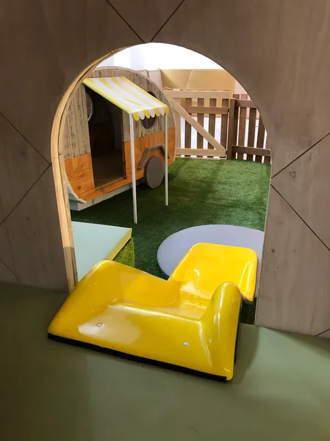 Pineapple and Bears Play Hub