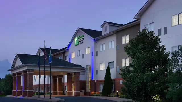 Holiday Inn Express & Suites Charlottesville - Ruckersville by IHG