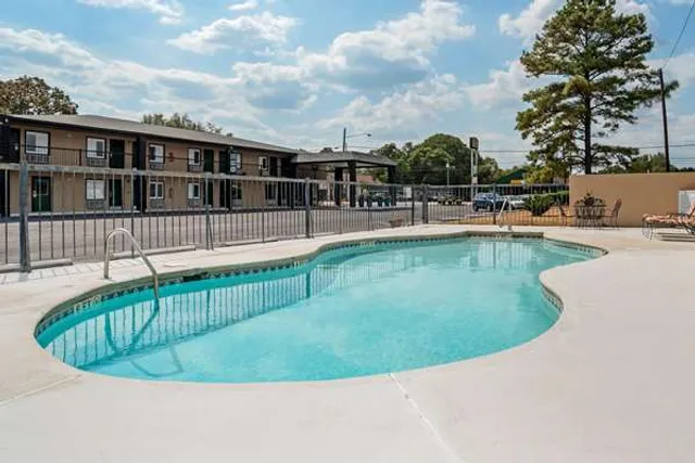 Super 8 by Wyndham Daleville/Fort Novosel