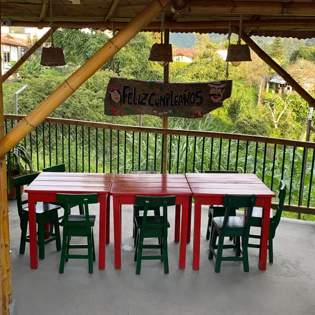 Alimentadero Montañero avenida centenario