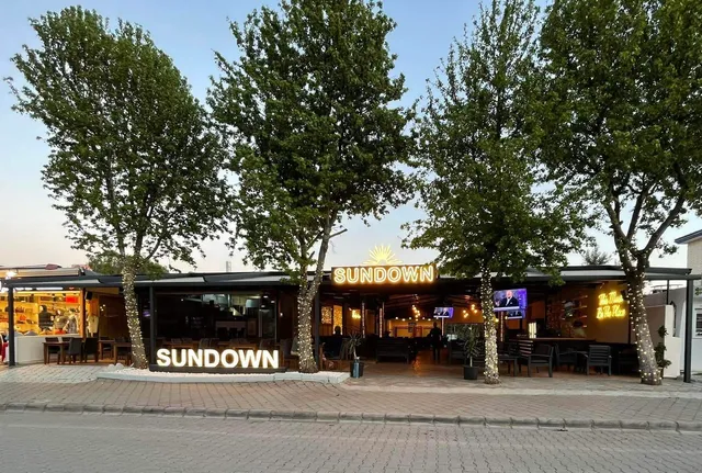 Sundown Restaurant & Cocktail Bar