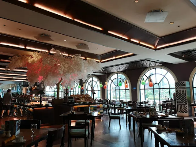 UNO at Waterfront Airport Hotel and Casino