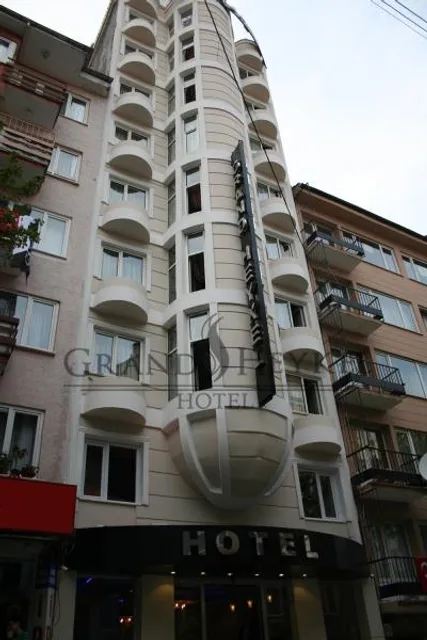 Hotel Grand Sculpture