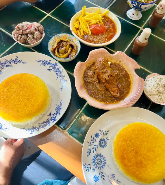 رستوران غذاهای محلی رشتمون