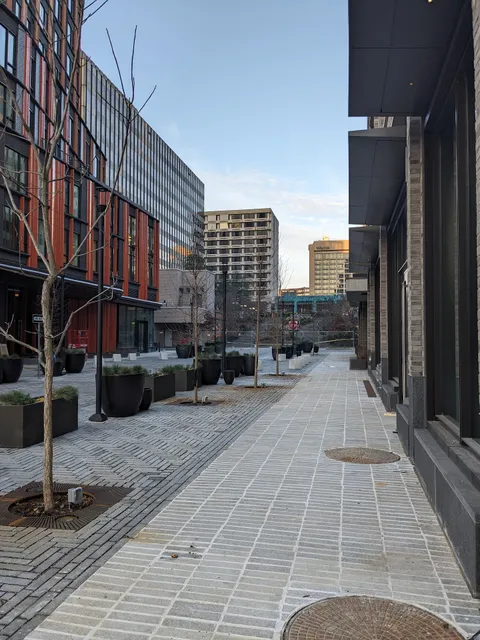 Crystal Dr & 18 St S