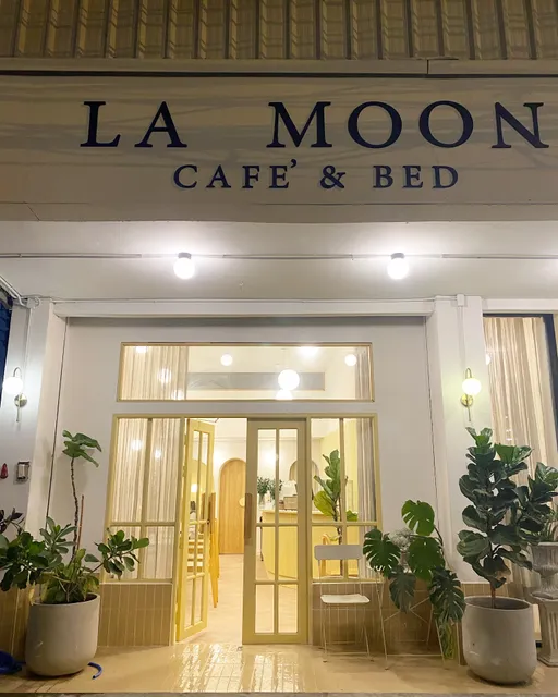 La Moon Cafe' & Bed