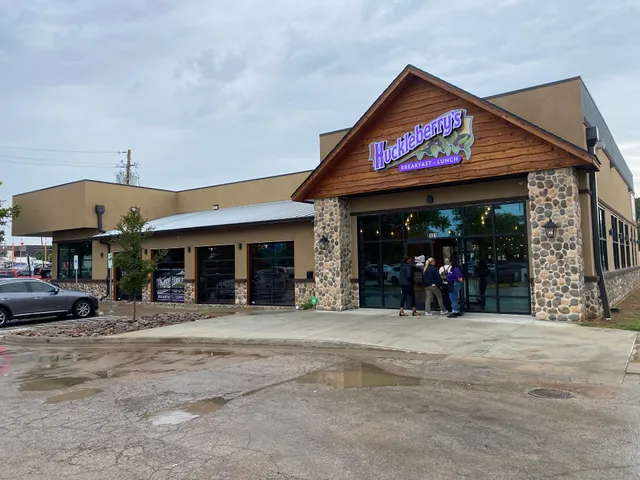 Huckleberry's Breakfast & Lunch