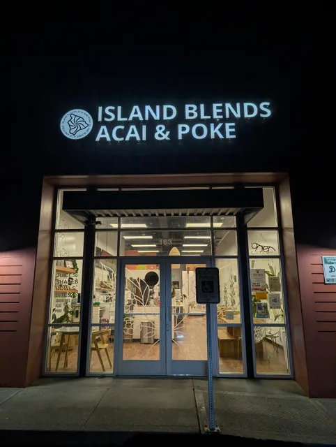 Island Blends Açaí and Poke