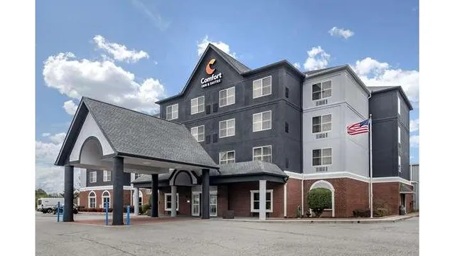 Comfort Inn & Suites Calhoun South