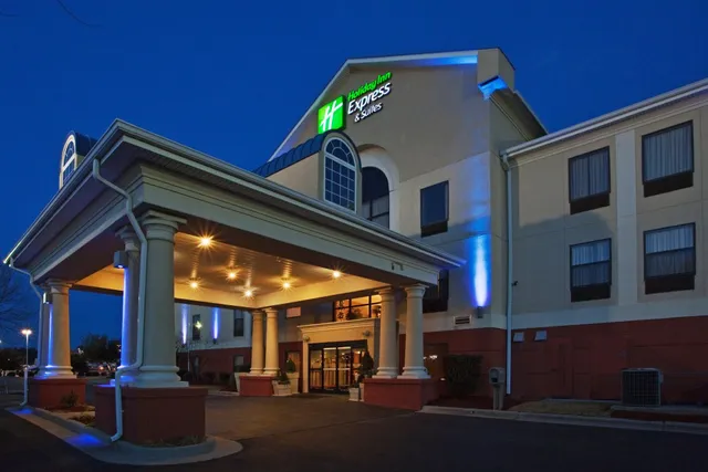 Holiday Inn Express & Suites Laurinburg by IHG