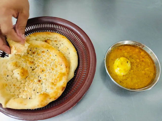 Madina Murgh Chanay & Restaurant