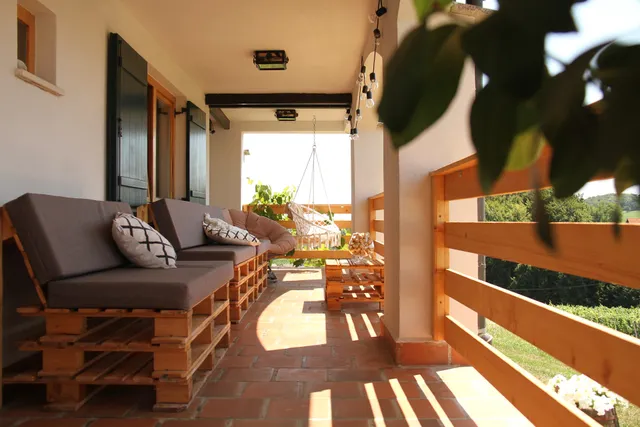 Wooden fairytale (Nina Perc - Sobodajalka)