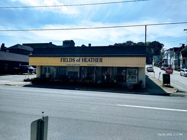 Falling Petal Decor & Floral Design