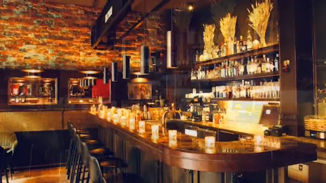 100 Gramm Bar & Lounge