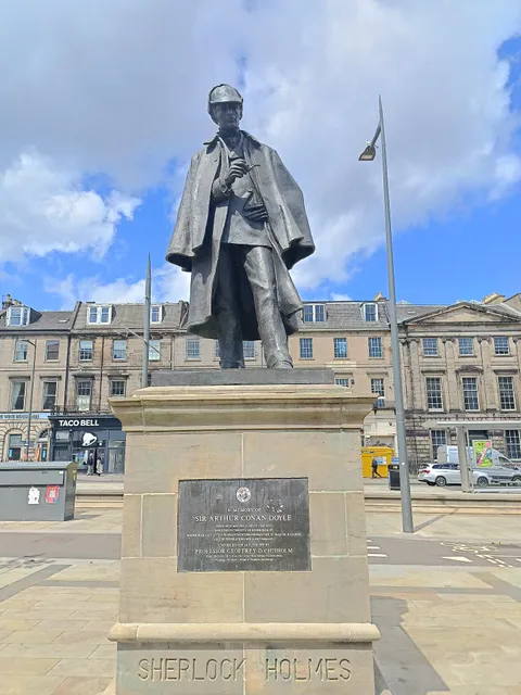 Sherlock Holmes statue