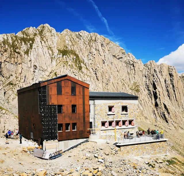 Refuge de la Breche de Roland ou de Sarradets