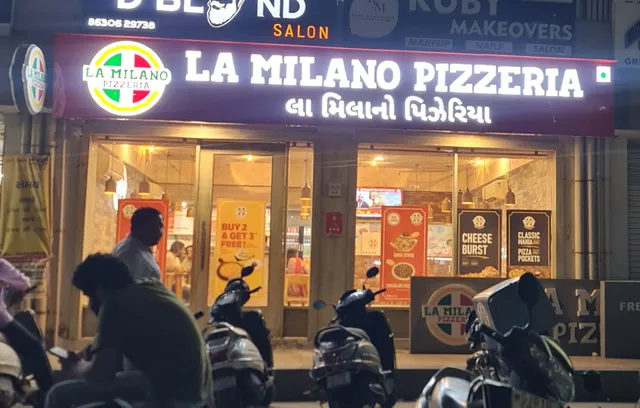 La Milano Pizzeria - Best Pizza in Gota, Ahmedabad
