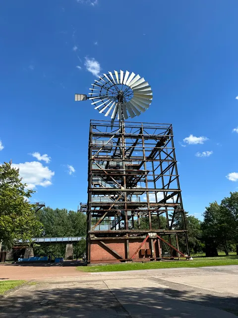 Windrad im Landschaftspark