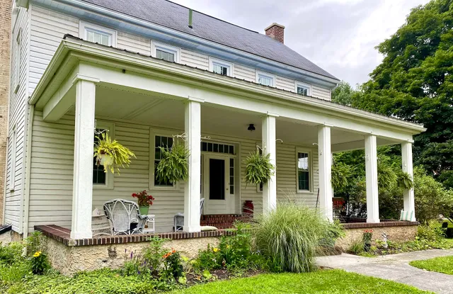 The Inn of Claysburg (Das Gasthaus)