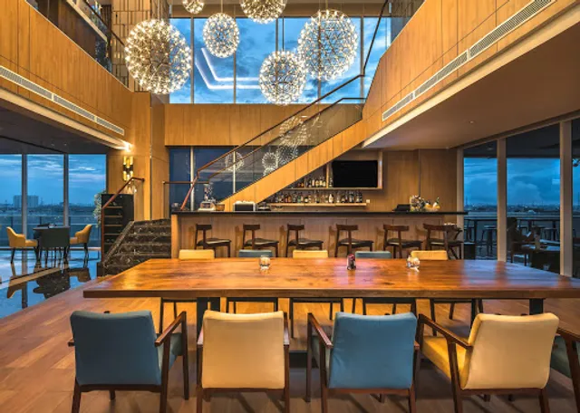 Deckside Lounge & Cafe