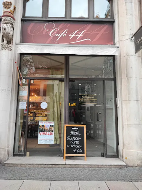Café 44