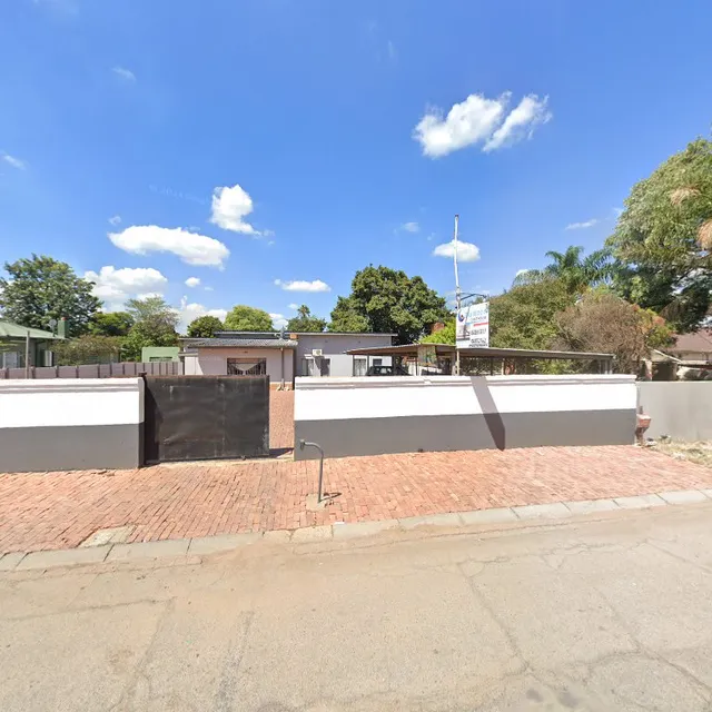 BLUEMOON GUESTHOUSE BRITS