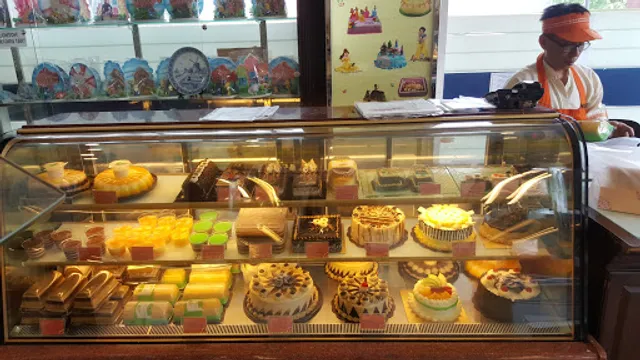 Holland Bakery - Manukan Tama