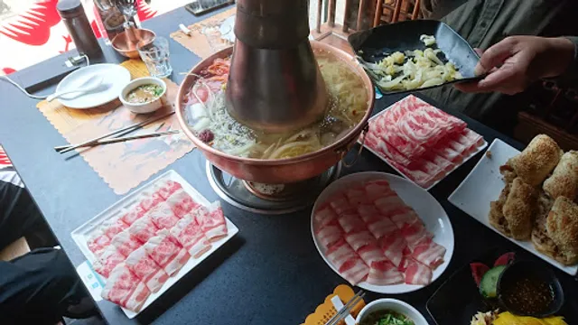 Yuanshizu Mutton In Hot Pot