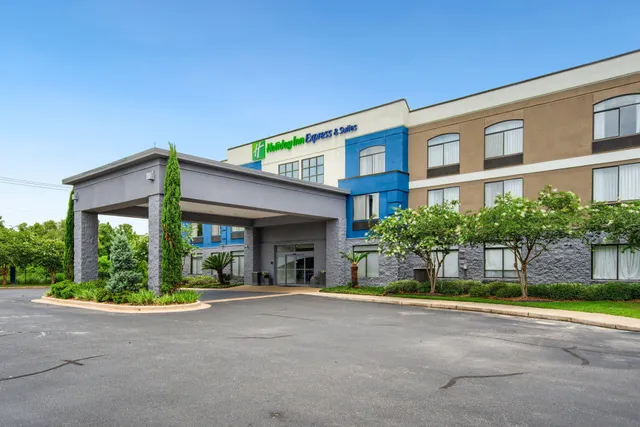 Holiday Inn Express & Suites Mobile – I-65 by IHG
