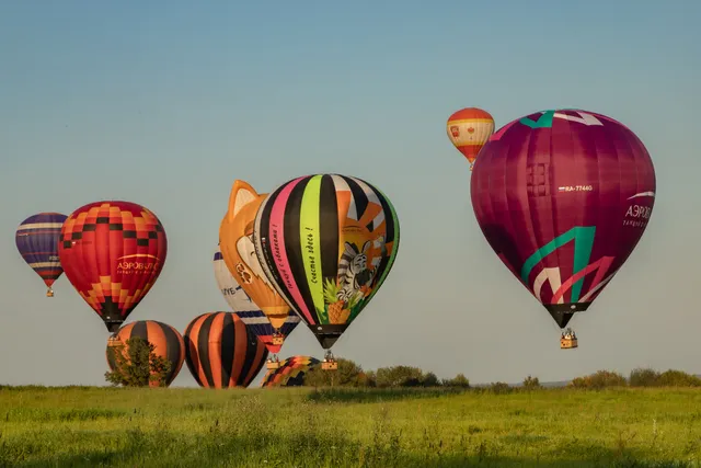 Polet Na Vozdushnom Share "Aeroval's"