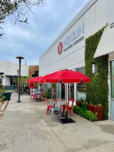 MOULIN
