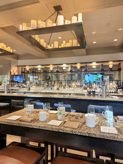 8100 Mountainside Bar & Grill