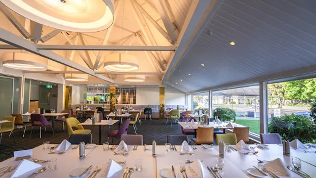 Savvy Restaurant & Bar